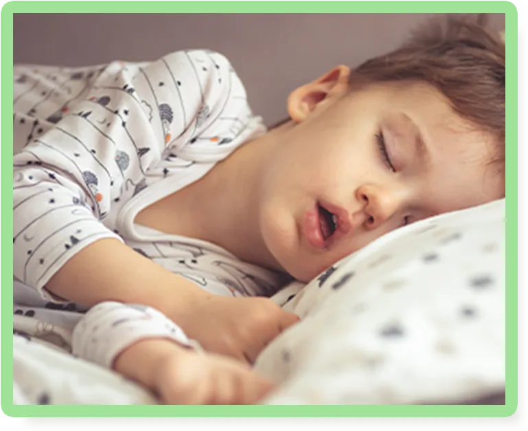 眠っている子どもの写真